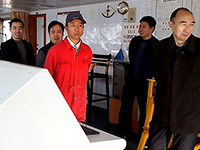 劉書記視察海運公司煒倫12號