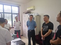 縣人大常委會袁主任一行對裝卸公司進行安全檢查